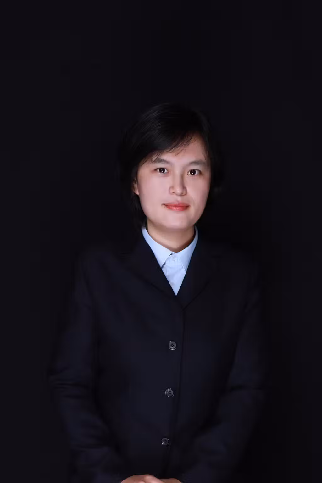 图为刘莉莉主任标准像